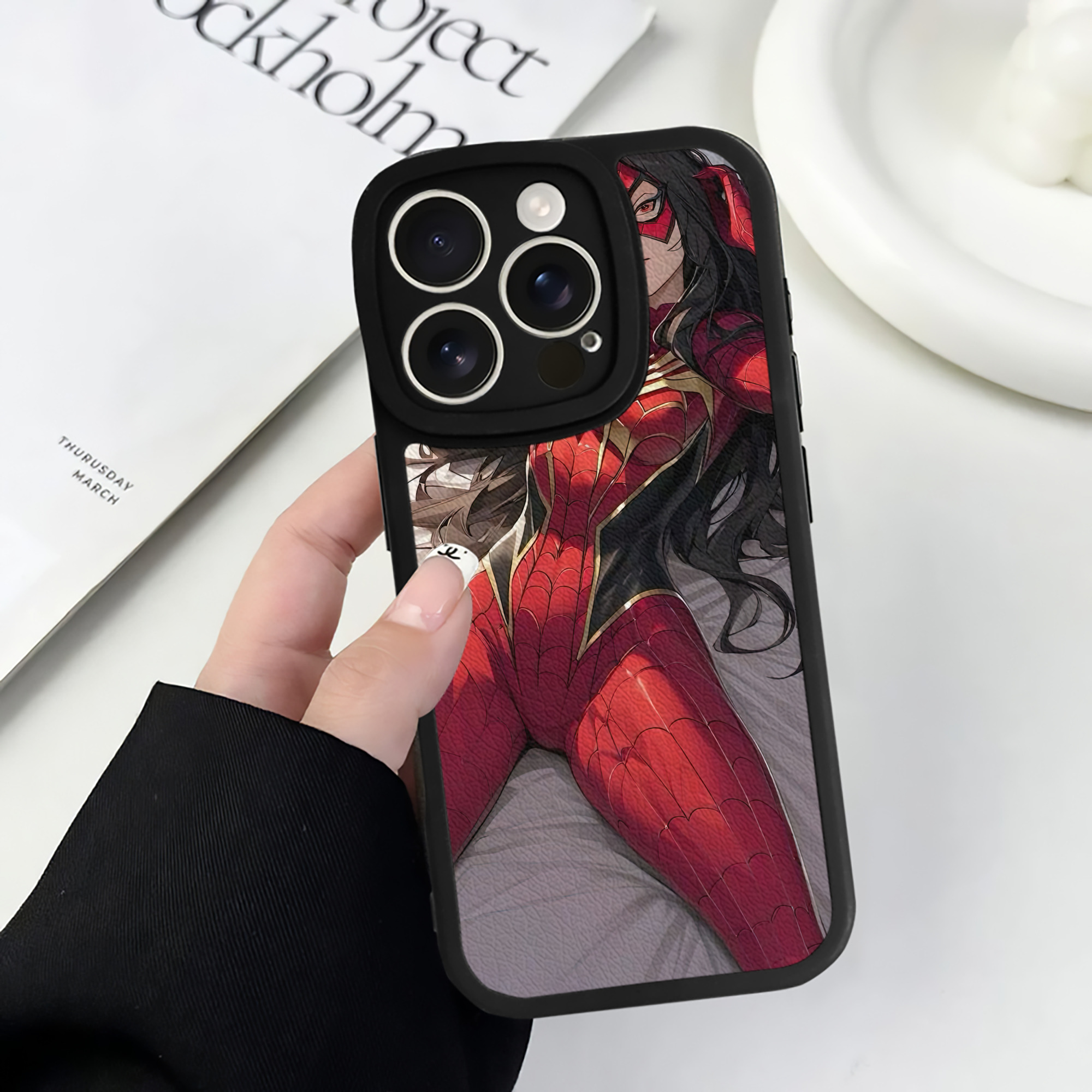 （画像用） Spider Man スパイダーマン 【iPhone 16シリーズ対応】シリコンスマホケース（レザー調） 材質：シリコン